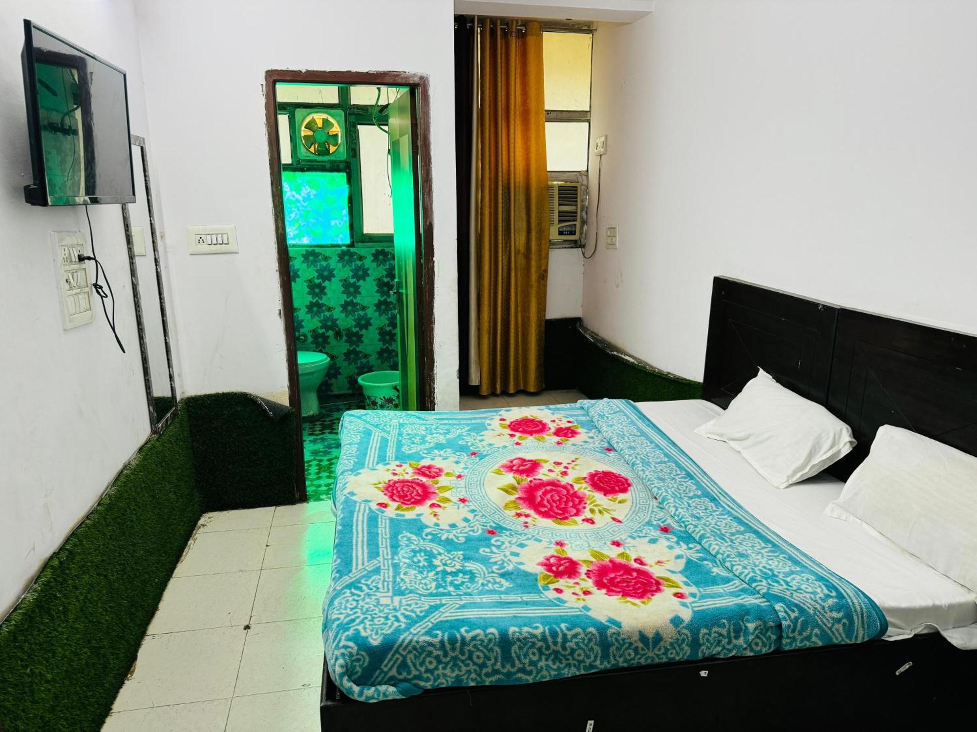Hotel Fantastic - Near Adventure Island Bed & Breakfast New Delhi