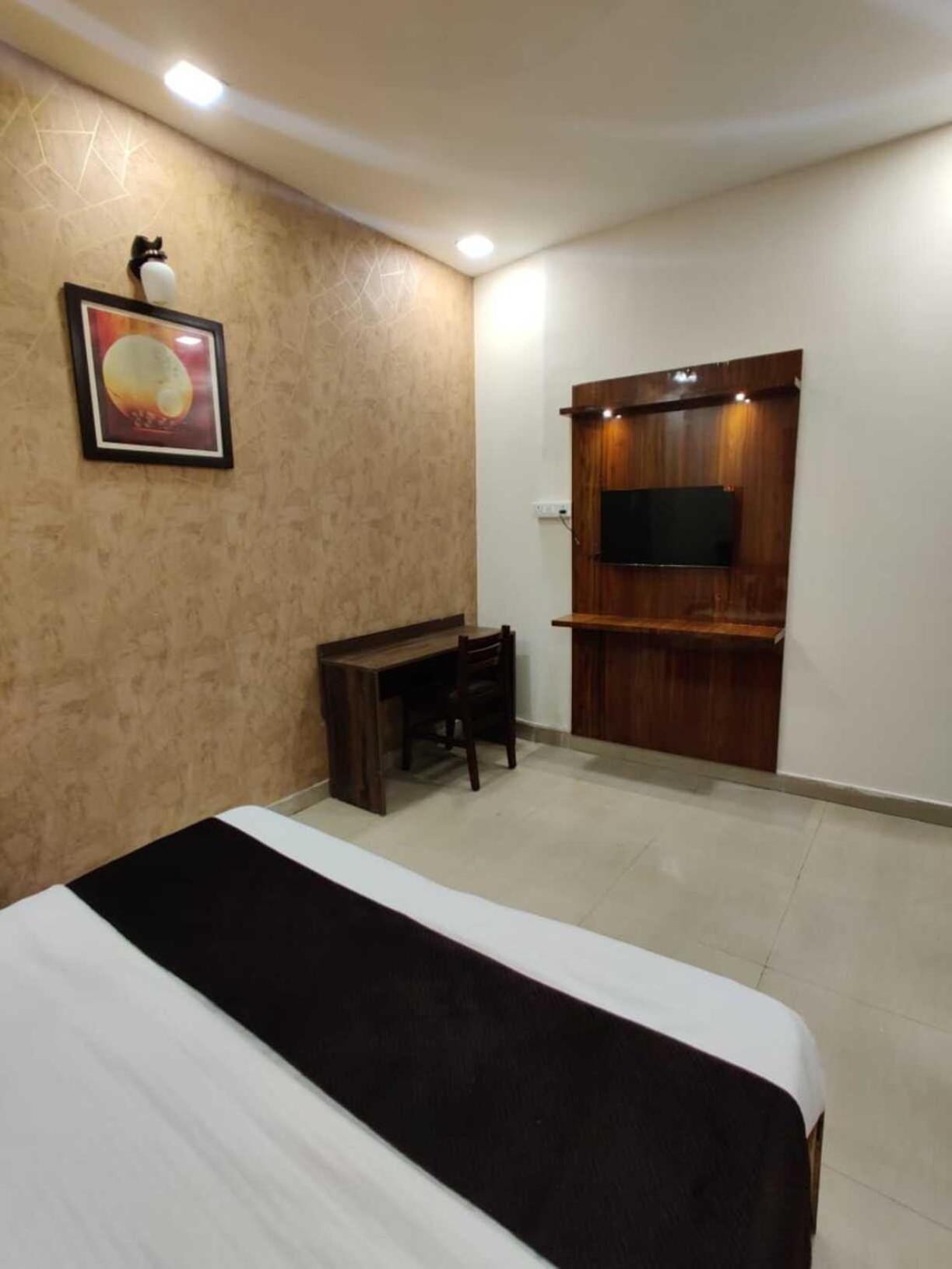 Hotel Fantastic - Near Adventure Island 3*