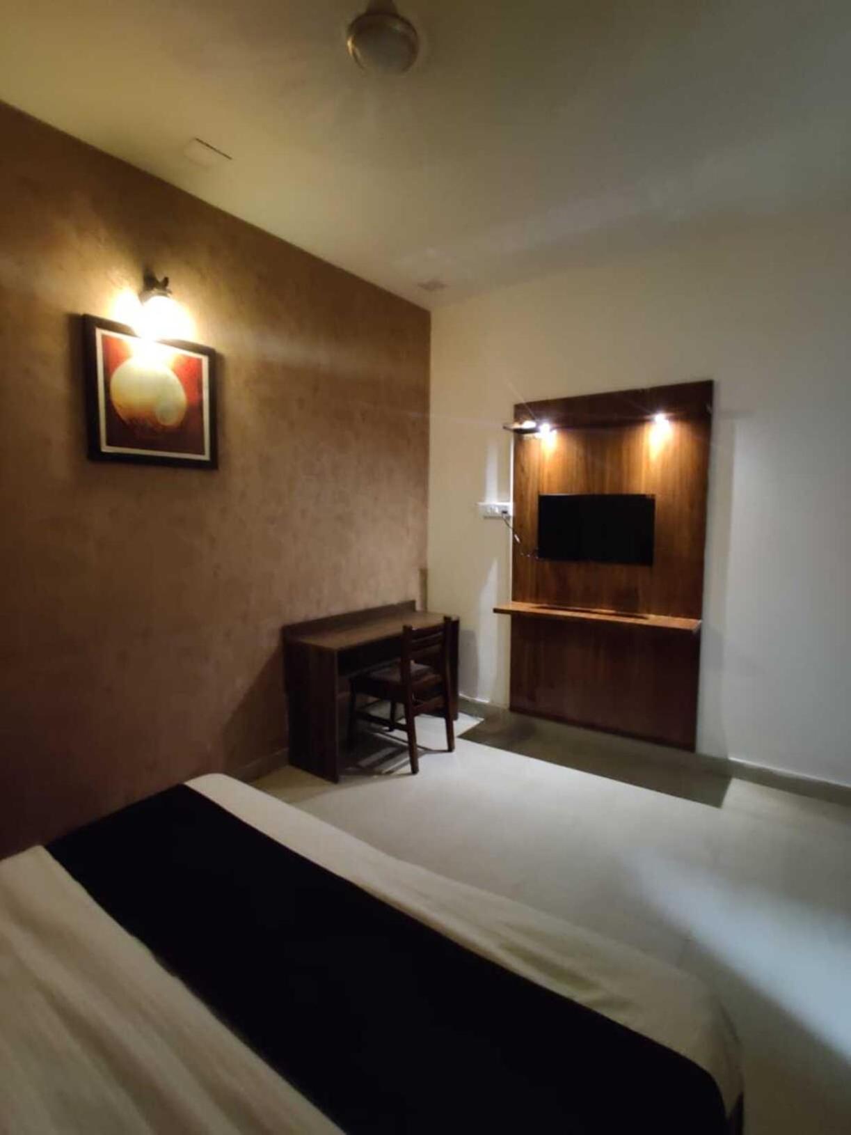 Bed & Breakfast Hotel Fantastic - Near Adventure Island 3*